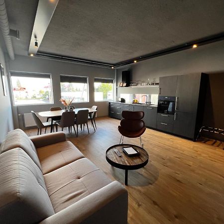 Tb Apartment Akureyri Bagian luar foto