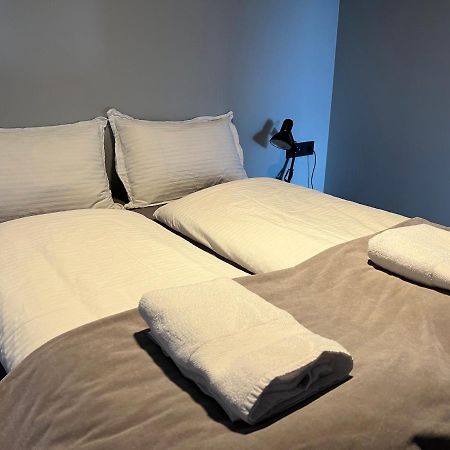 Tb Apartment Akureyri Bagian luar foto