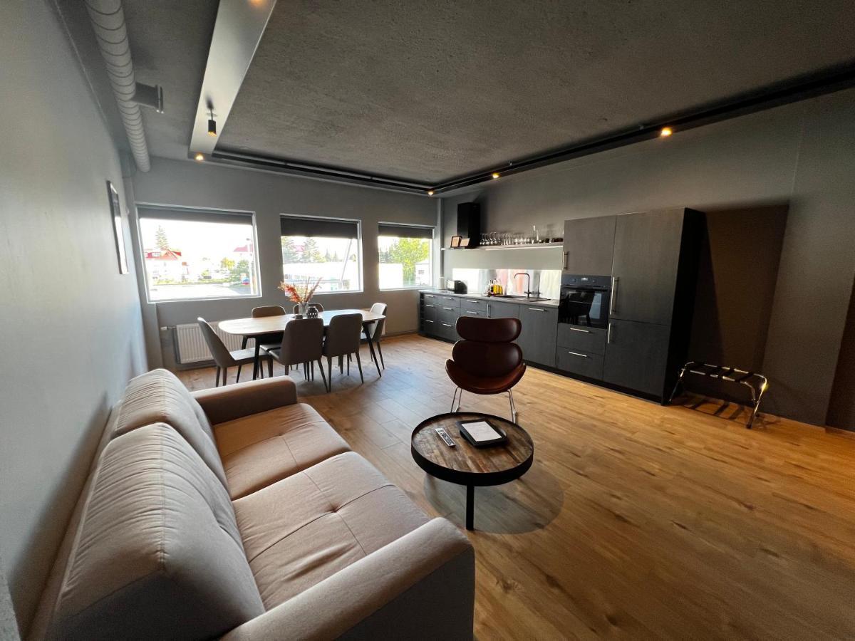 Tb Apartment Akureyri Bagian luar foto
